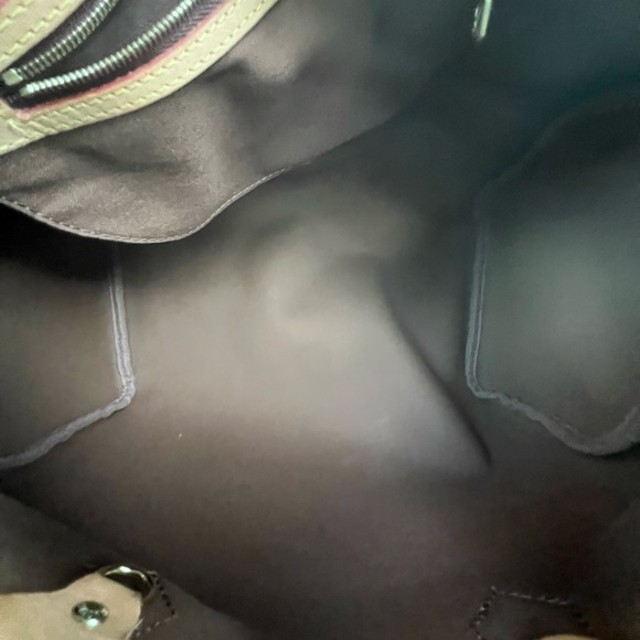 Louis Vuitton Speedy 35 in Monogram - Picture 14 of 17